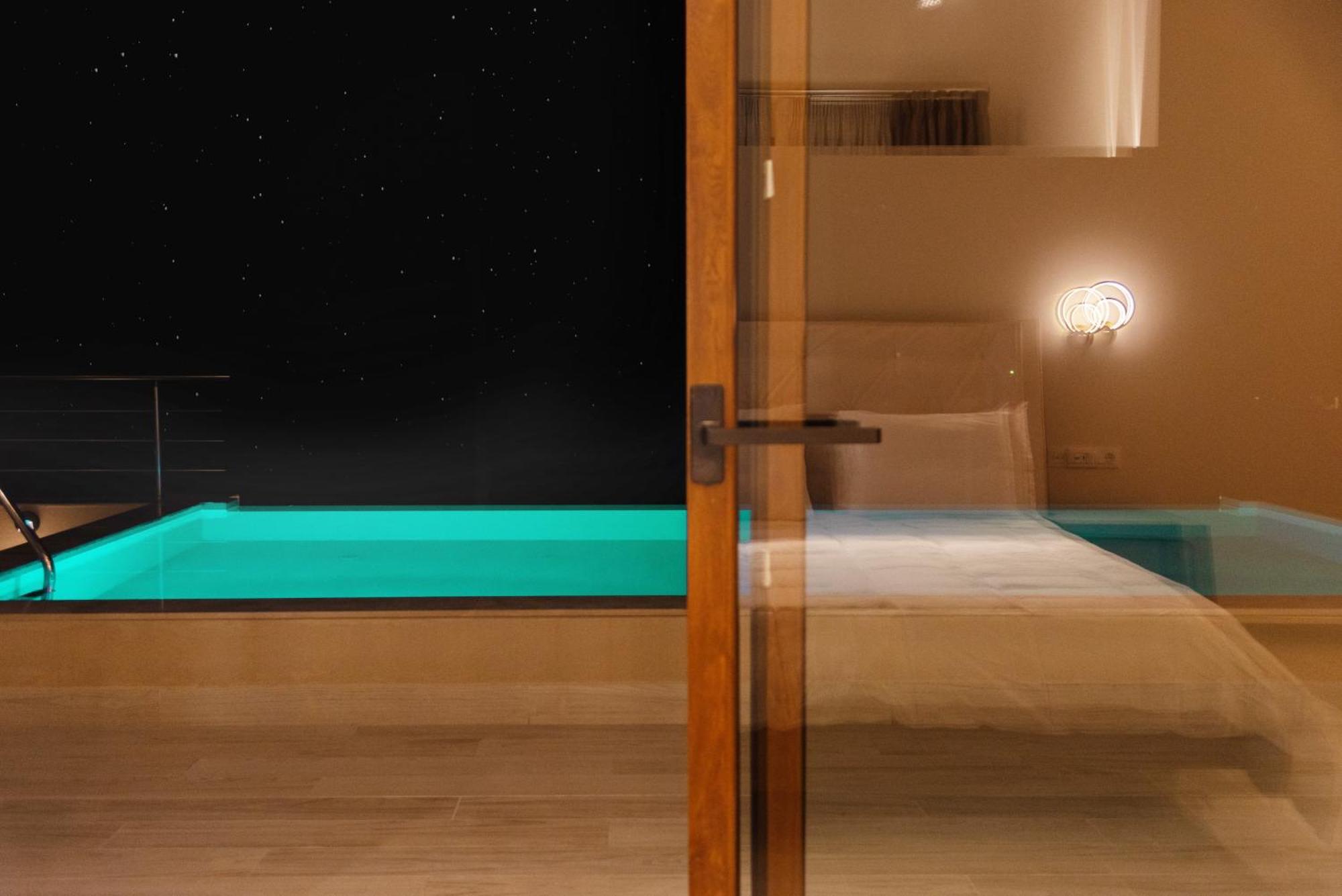 Vasillis-heated Swimming Pool With Infinity View *