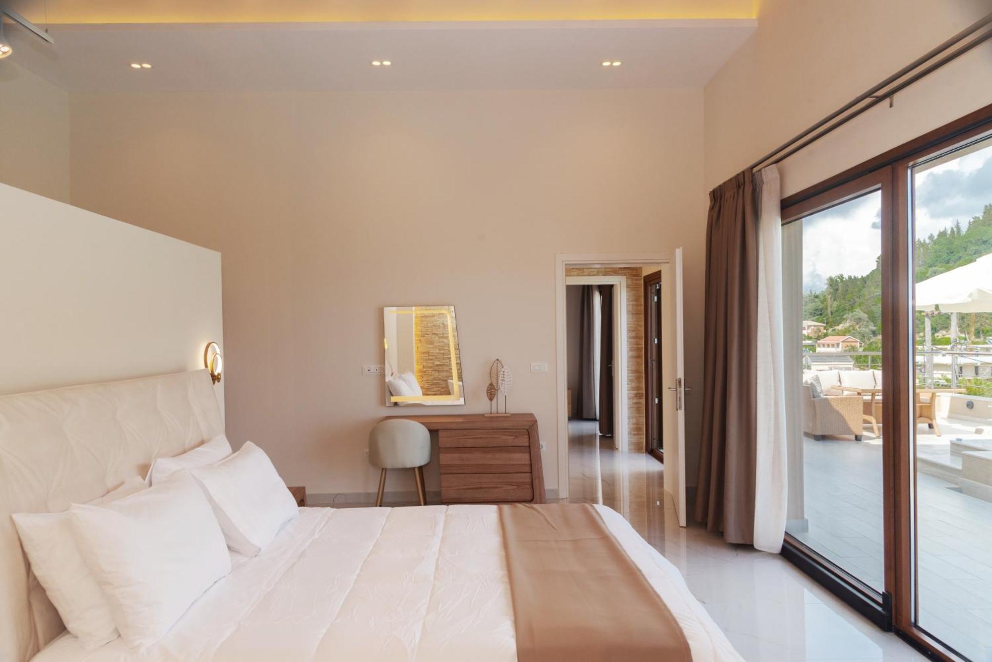 Vasillis-heated Swimming Pool With Infinity View Villa
