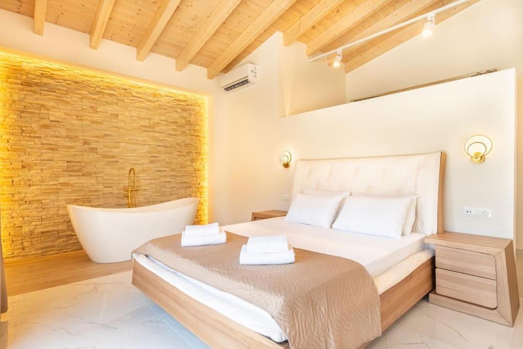 Vasillis-heated Swimming Pool With Infinity View Villa