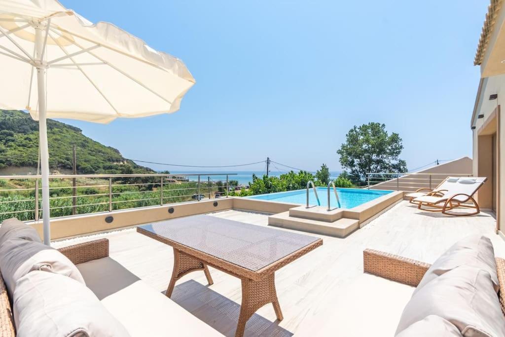 Villa Vasillis-heated Swimming Pool With Infinity View *