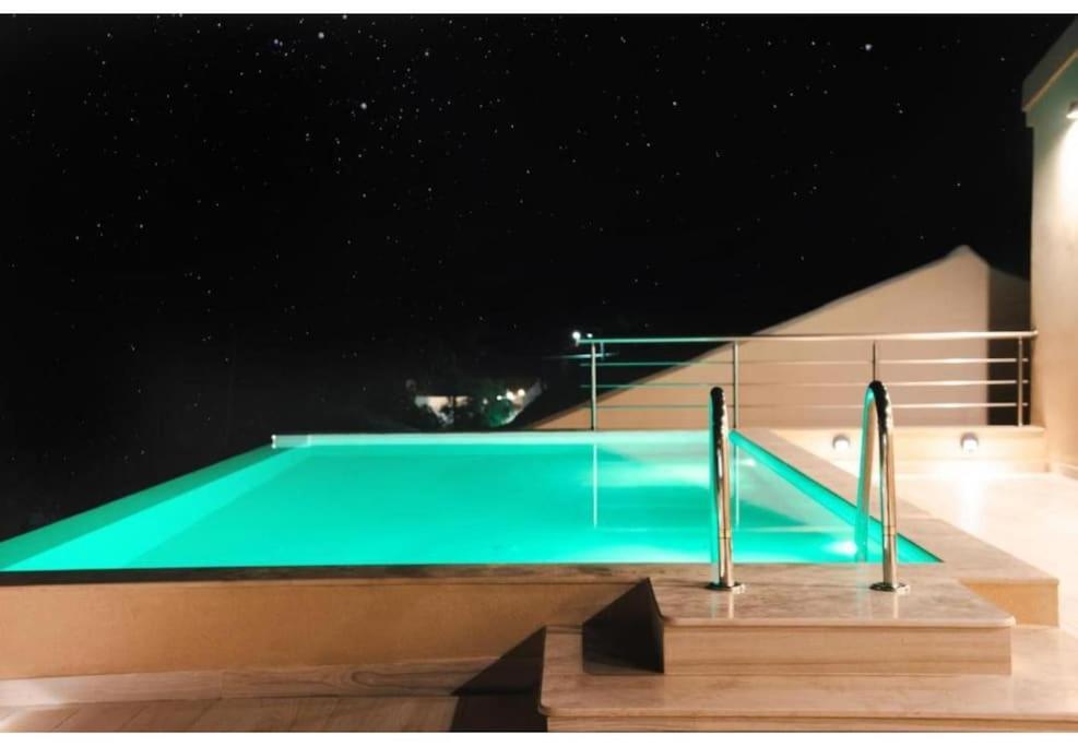 Vasillis-heated Swimming Pool With Infinity View *