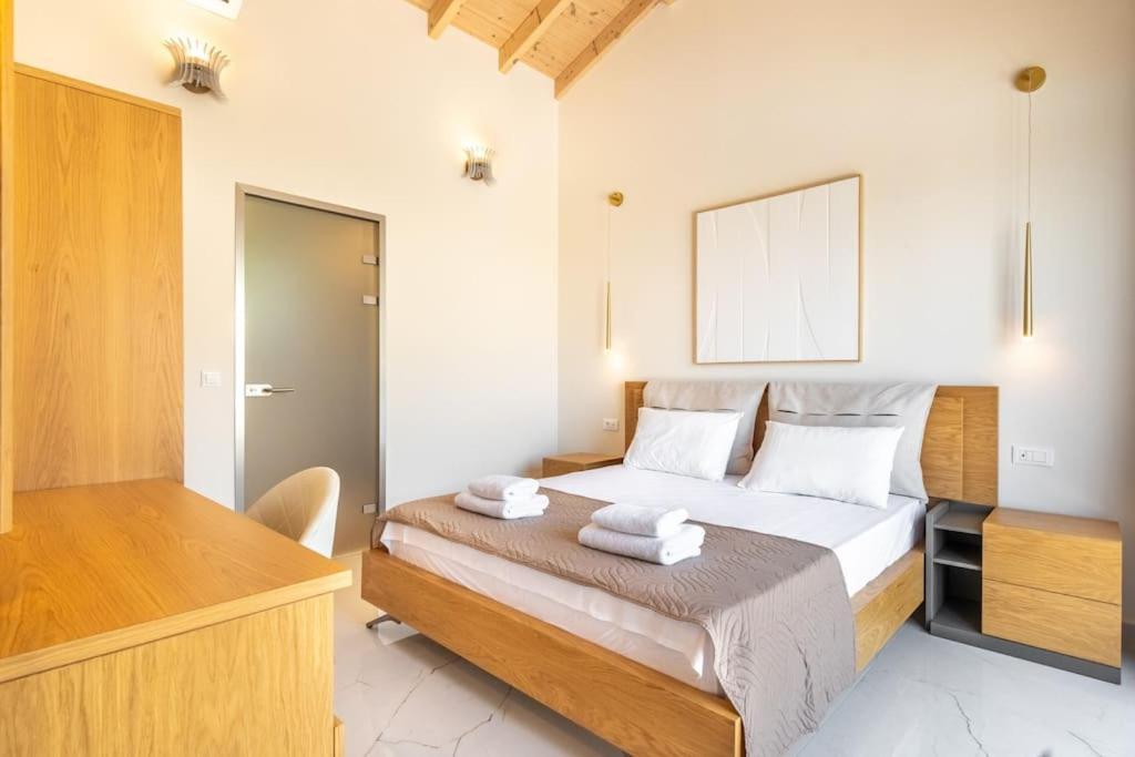 Villa Vasillis-heated Swimming Pool With Infinity View Vitaládes
