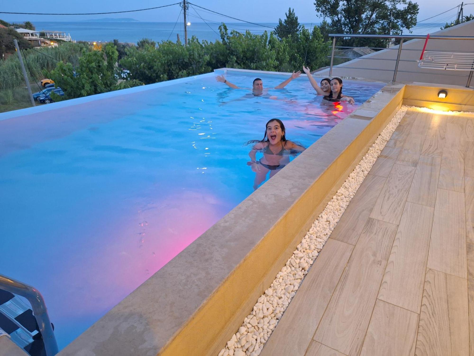 Vasillis-heated Swimming Pool With Infinity View Vitaládes