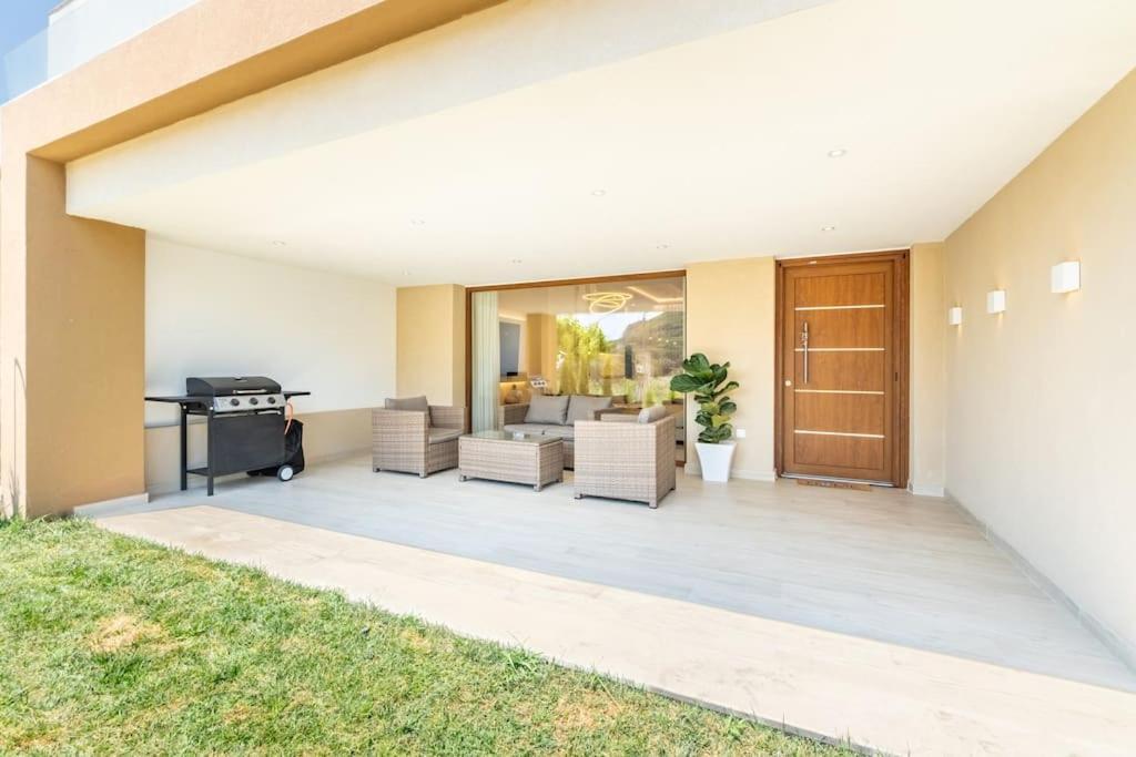 Vasillis-heated Swimming Pool With Infinity View Villa Vitalades
